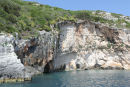 En af grotterne vi var inde i. Der var flere af grotterne på Zakynthos, hvor vandet var lyseblåt.