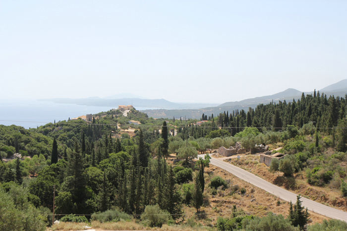 Zakynthos er en rigtig flot ø. Der er et specielt landskab med høje søjletræer af forskellige arter.