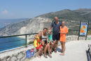 Familien Lykke Hansen med stranden ved Mirtos i baggrunden. Fra venstre Mads, Susanne, Christian, Morten og Marie-Louise. 
