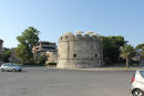 Durres skulle, efter hvad vor agent fortalte os, være en af de flotteste byer i Albanien og en af de byer med den ældste historie. Der var mange flotte gamle bygninger.