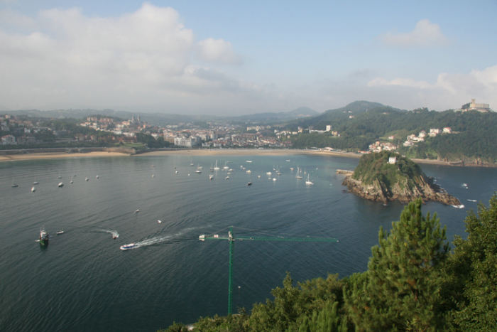 Inden vi forlod San Sebastian skulle vi en tur op og nyde udsigten fra Monte Urgull. Et blik ud over Bahía de La Concha med øen Santa Clara.