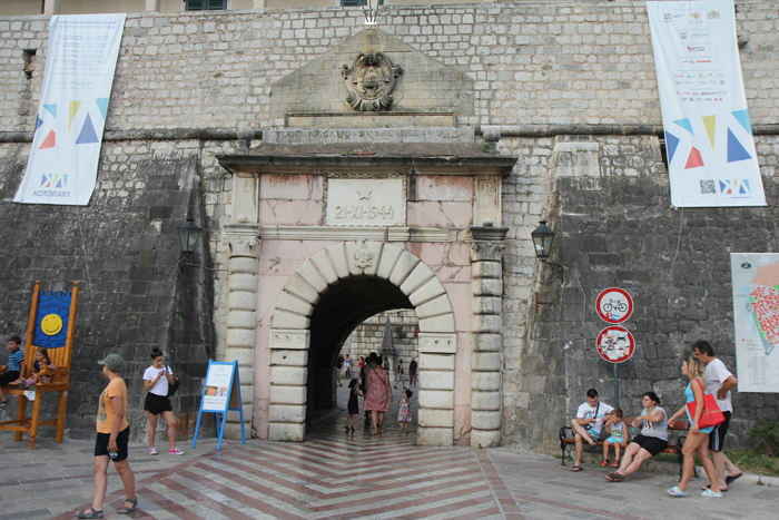 Kotor i Montenegro er på UNESCO’s liste over bevaringsværdige byer. Her Havneporten ind til den gamle by.