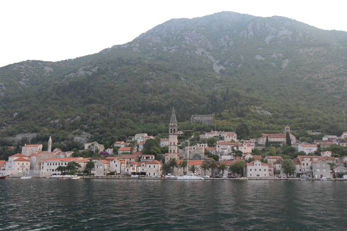 Perast i Montenegro. En af de flotte byer, vi passerede på vejen ud fra Kotor.  
