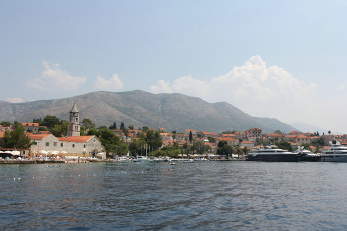 Cavtat, den første havn i Kroatien, hvor man kan indklarere. Her købte vi sejladstilladelsen og betalte turistskatten, så vi kunne sejle rundt i Kroatien i 3 måneder. Et hyggeligt sted.
