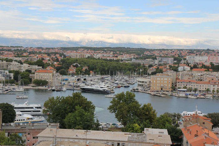 Udsigten oppe fra klokketårnet og ind over Zadar Marina, hvor vi lå fortøjet.