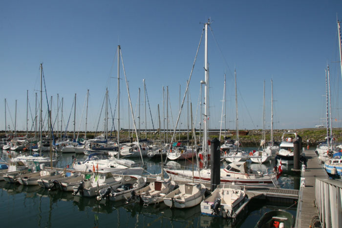 Port Joinville på Ile d'Yeu, den eneste større havn på øen. Der var masser af plads da vi ankom, men der blev fyldt godt op i løbet af dagen.