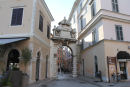 Havneporten ind til den gamle bydel i Rovinj.