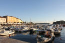 Der var trængsel i havnen i Rovinj. Bådene lå i 4-5 lag, og det var sjovt at se, når nogle kom ind; de skulle lige se, hvilken vej der var lettest at komme i land over de andre både.