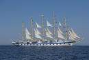 Sejlskibet Star Clippers, der sejler rundt med turister, et slags krydstogtsskib. Vi har mødt det flere steder, første gang i Dubrovnik og her uden for Rovinj. 