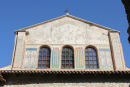 Eufrasius-basilikaen i Porec. Den er optaget på UNESCOs liste over verdenskulturarv. Den flotte facade ud mod atriumgården. 