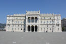 Piazza dell’ Unita d’Italia i Trieste med det flotte Pallazzo del Governo. Bygningen er fra 1905. 
