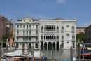 Ca'd'Oro (Guldhuset) er en af de største attraktioner i Venedig. Det ligger ud til Canal Grande. 