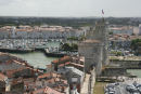 La Rochelle. Udsigten oppe fra Tour de la Lanterne. I forgrunden ses Vieux Port og bag gaten Bassin à Flot.
