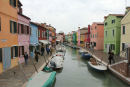 En af kanalerne på Burano, en af de andre øer i Lagunen uden for Venedig. Burano er den mest farverige af laguneøerne. Der var kulør på husene.