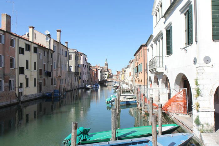 En af de mange små kanaler i Venedig i området Cannaregio.