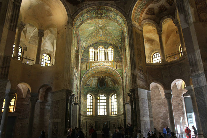 Et parti fra den store Basilica di San Vitale i Ravenna. Det var virkelig imponerende, og man kunne stå længe og hele tiden opdage noget nyt. Vi så ikke det hele. 