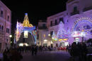 I forbindelse med fejringen af Santa Maria di Merino i Vieste, var der musik og optræden på en scene opført i centrum af byen. Her indgangen til festpladsen.