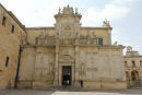 Den store katedral i Lecce. Katedralen er rigt udsmykket indvendig. Man kalder for øvrigt Lecce for barokkens Firenze. 