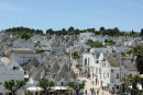 Udsigten ud over et af områderne i Alberobello med de meget specielle trulli huse. Der er tre store områder i Alberobello, hvor der er rigtig mange af de gamle trulli huse. 
