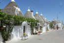 Trulli husene i Alberobello. Læg mærke til de forskellige tegn, der er malet på tagene. De betyder noget forskelligt, det kan f.eks. være stjernetegn. 