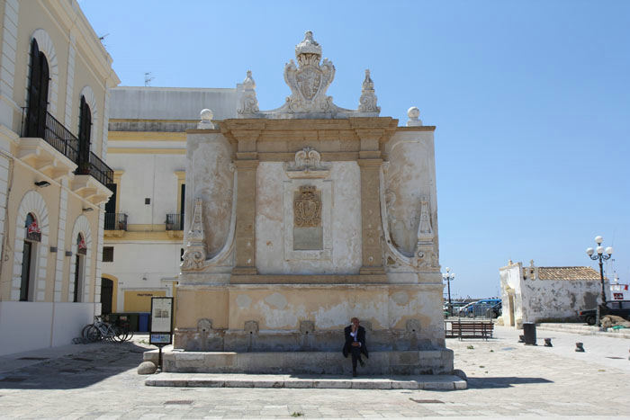 Den gamle græske fontæne i Gallipoli. Den står ved broen over til den gamle bydel.