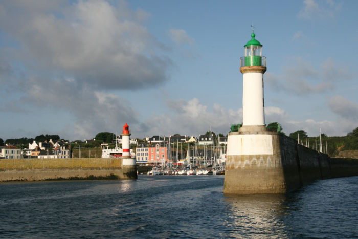 Fra Bénodet gik turen videre syd på til Port Tudy på Ile de Groix. Her på vej ind til havnen.
