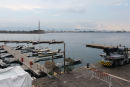 Messina – Marina Del Nettuno, hvor dækmolen var blevet ødelagt af en hækbølge fra et stort krydstogtskib kort forinden. Skibene, der passerede forbi, gav en del uro i havnen.