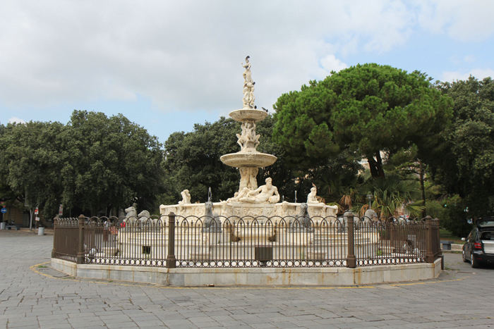 Den flotte fontæne Orione, foran katedralen i Messina.