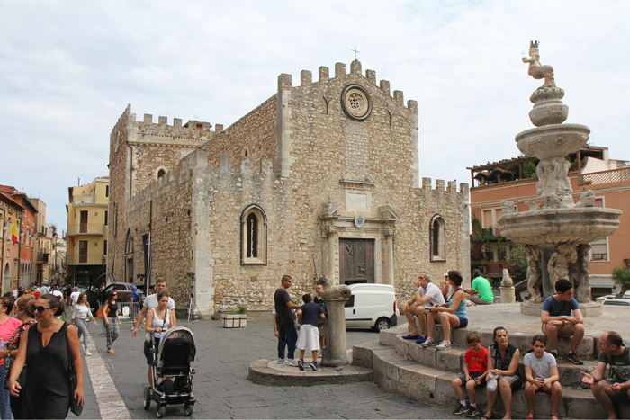 Domkirken S. Nicola di Bari i Taormina.