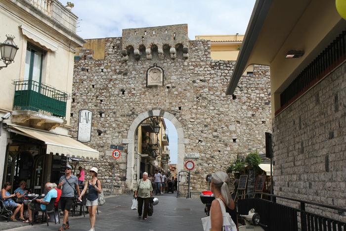 Porta Catania, den sydlige indgang til Taormina.