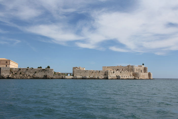 Castello Maniace, der ligger ved indsejlingen til havnen i Siracusa.