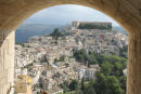 Ibla, den tredje bydel i Ragusa, set gennem en af hvælvingerne på vej ned til slugten, der adskiller den gamle bydel fra Ibla.