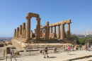 Tempio di Giunone i Templernes Dal. Det højeste beliggende tempel. Til højre skimtes byen Agrigento. 