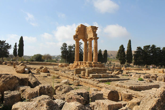 Tempio dei Dioscuri i Templernes Dal. Der var ikke meget tilbage af templet. 