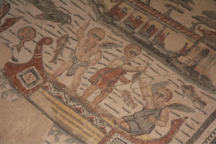 Gulvmosaikker i La Villa Romana del Casale i Piazza Armerina. Villaen er bygget omkring 400 e.Kr., og mosaikkerne viser billeder fra livet på den tid. 