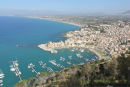 Udsigten ned over Castellammare del Golfo oppe fra den gamle vej til Trapani.