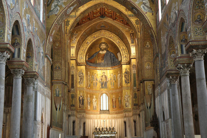 Et af de steder man bør besøge, når man er på disse kanter er katedralen i Monreale. Det er efter sigende den flotteste kirke i Syditalien, nogle mener i hele Italien. Den var flot.