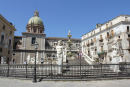 Piazza Pretoria med det store fontæneanlæg, der består af 20 bassiner og 36 skulpturer. Fontænen er oprindelig skabt til en villa i Firenze, men på grund af økonomiske problemer havnede den i Palermo.