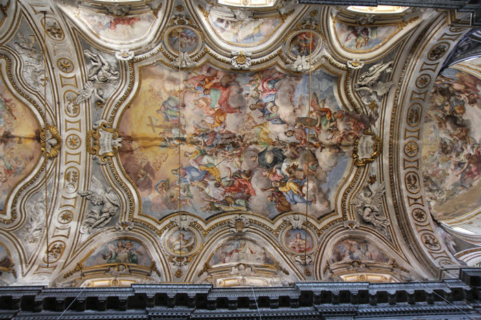 Chiesa Santa Caterina d´Alessandria med det flotte loftsmaleri og andre dekorationer. 