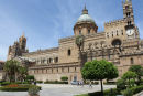 Katedralen i Palermo er bygget af flere omgange og bygget om flere gange. Den har et af de længste kirkerum i Europa. 