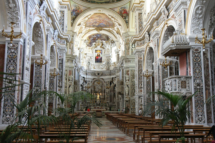 Chiesa del Gesu var udsmykket med marmor overalt. Den var imponerende, men nok lidt for meget pyntet efter vor smag. 