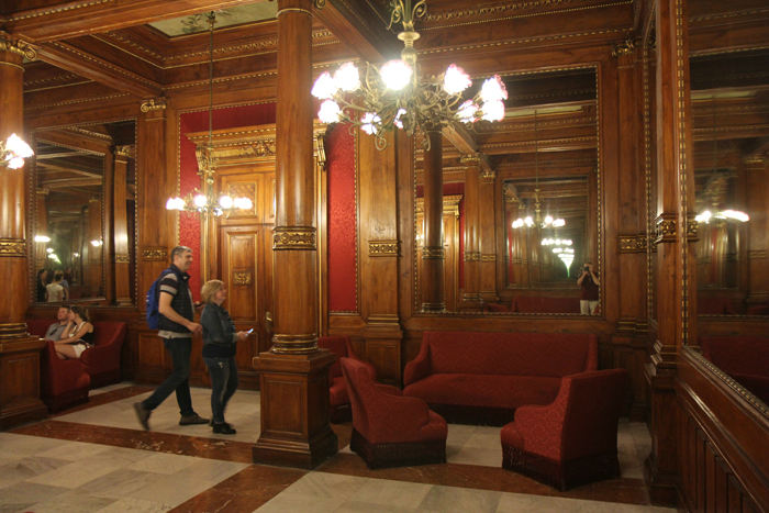 Opholdsrummet uden for Den kongelige Loge i Teatro Massimo i Palermo.