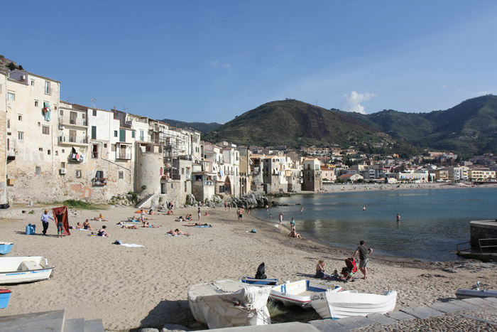 Den gamle havn i Cefalú, der nu er lavet til badestrand. Der var en rigtig flot badestrand lidt uden for byen.