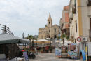 Piazza Ugo S. Onofrio (Marina Corta), den gamle havn i Lipari. Sankt Giuceppe kirken i baggrunden.