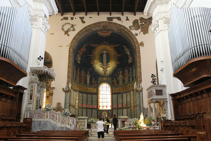 Alteret i den flotte katedral i Salerno.
