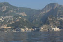 Amalfi set ude fra bugten. Vi havde været i Amalfi på turen ned langs Italien i 2011, så vi sejlede forbi denne gang.