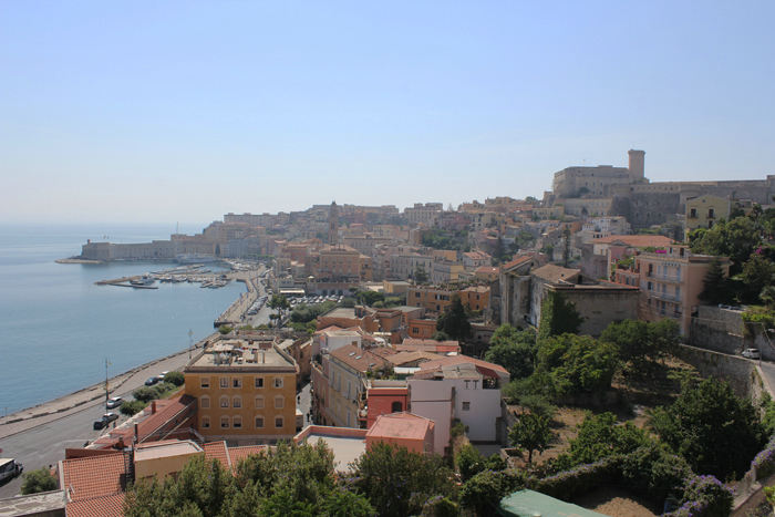 Bydelen Sant Maria i Gaeta set oppe fra kirken S. Francesco
