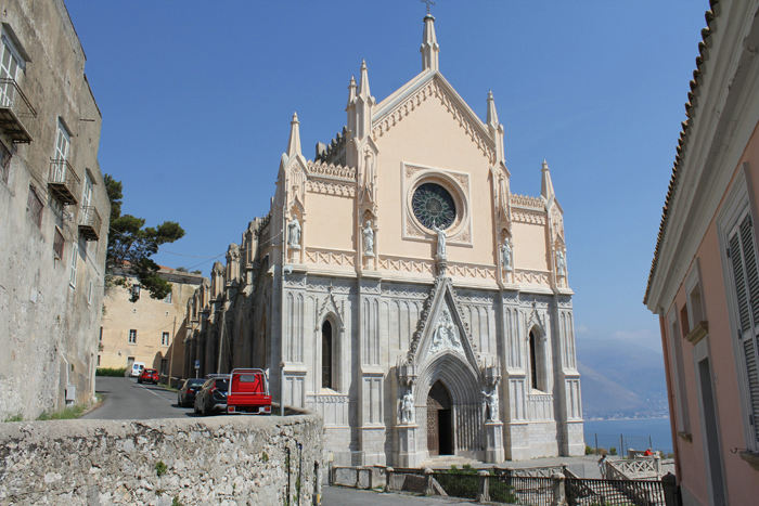 Kirken S. Francesco, der ligger mellem centrum af Gaeta og bydelen Sant Maria.