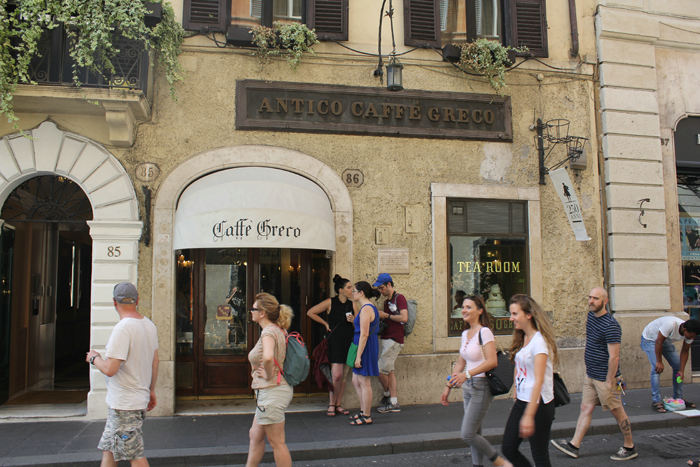 Den berømte Cafe Greco i Via Condotti nr. 86. Cafeen er etableret i 1760. Som de fleste andre kunstnere havde H. C. Andersen sin postadresse her, når han var i Rom.