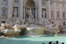 Fontana di Trevi i Rom. Hvis man kaster en mønt i vandet, vil man – sådan siger legenden – en dag vende tilbage til Rom. Sidste år samlede man 1.000.000 € op af fontænen.
